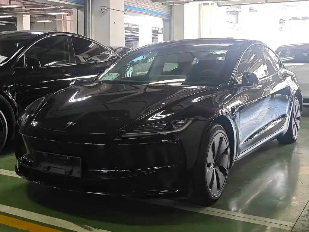 Tesla Model 3 — фото 1