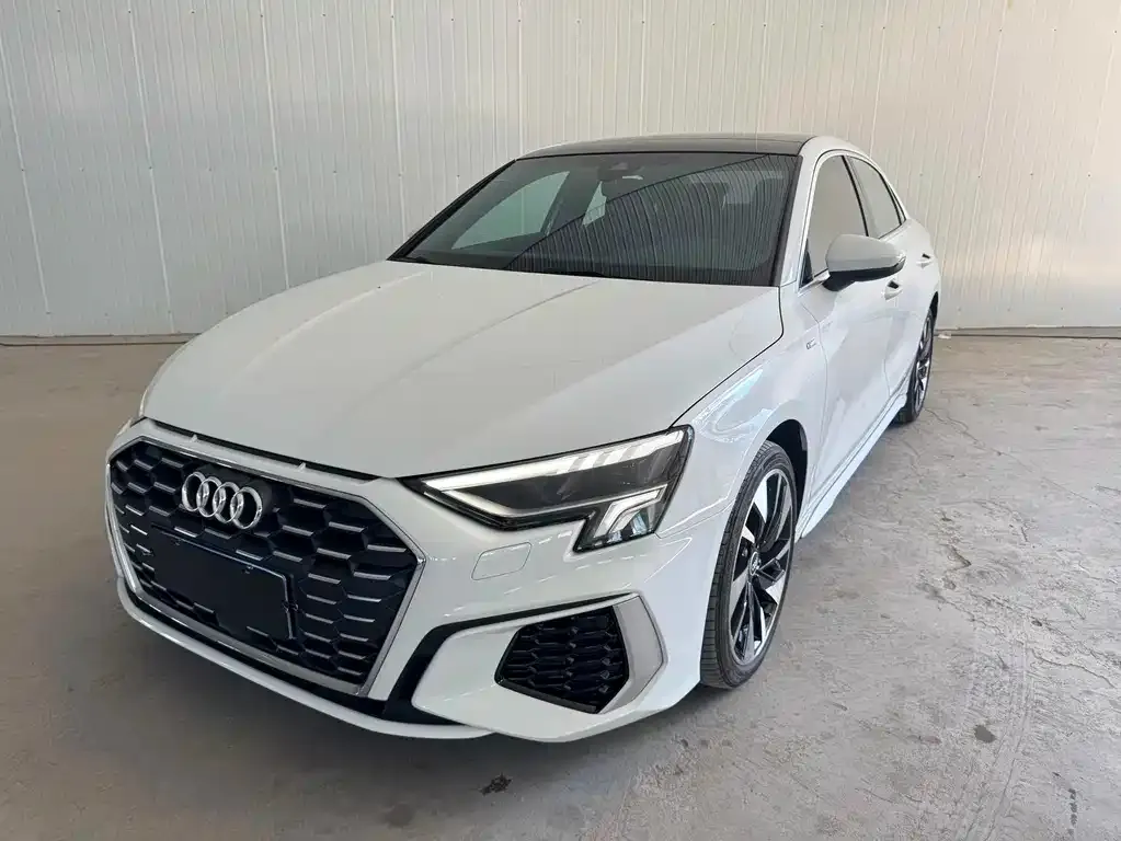 Audi A3 — фото 1