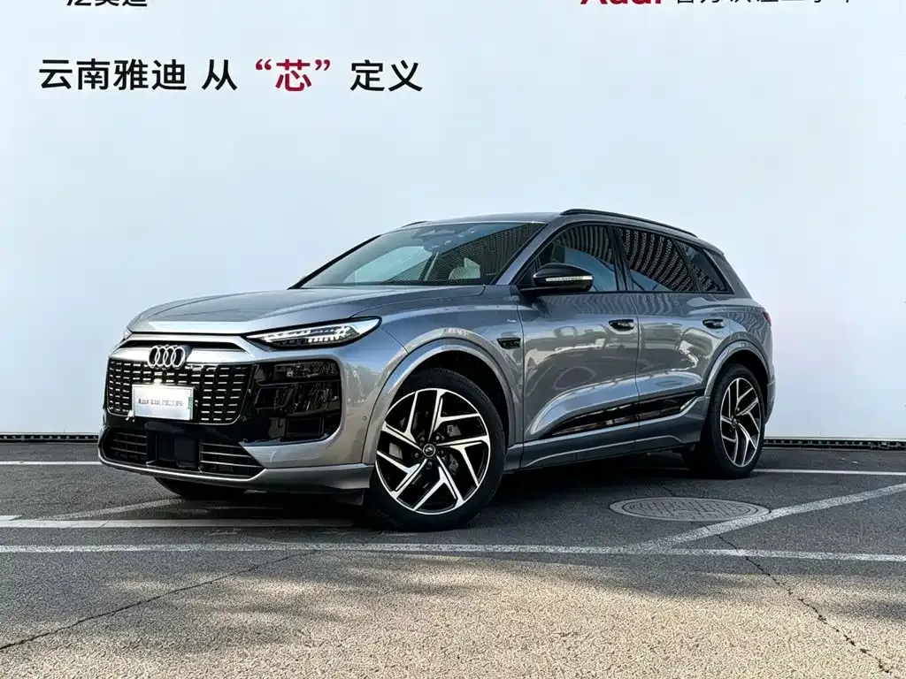 Audi Q6L e-tron — фото 1