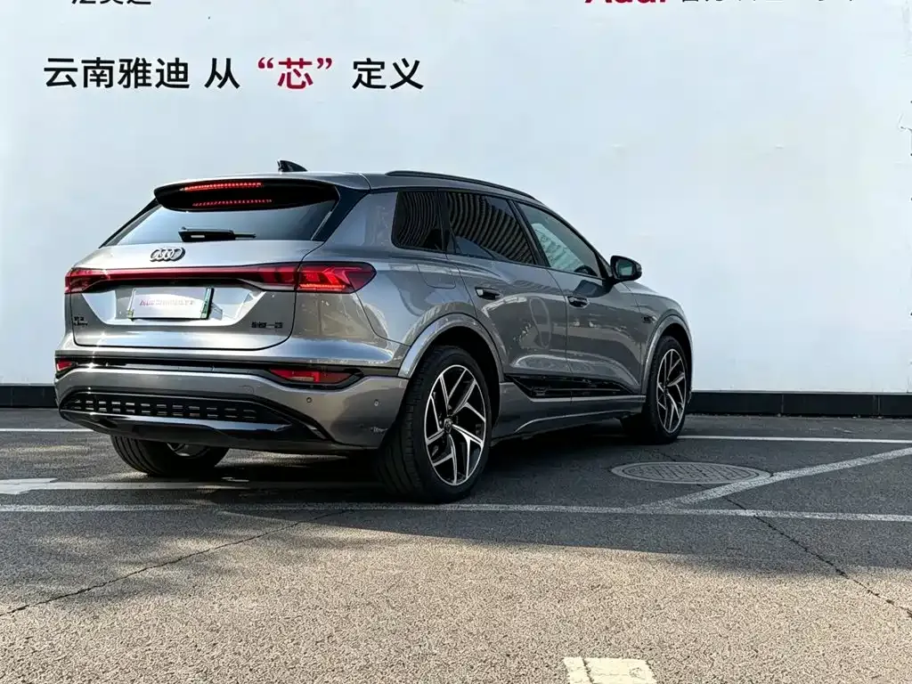 Audi Q6L e-tron — фото 3