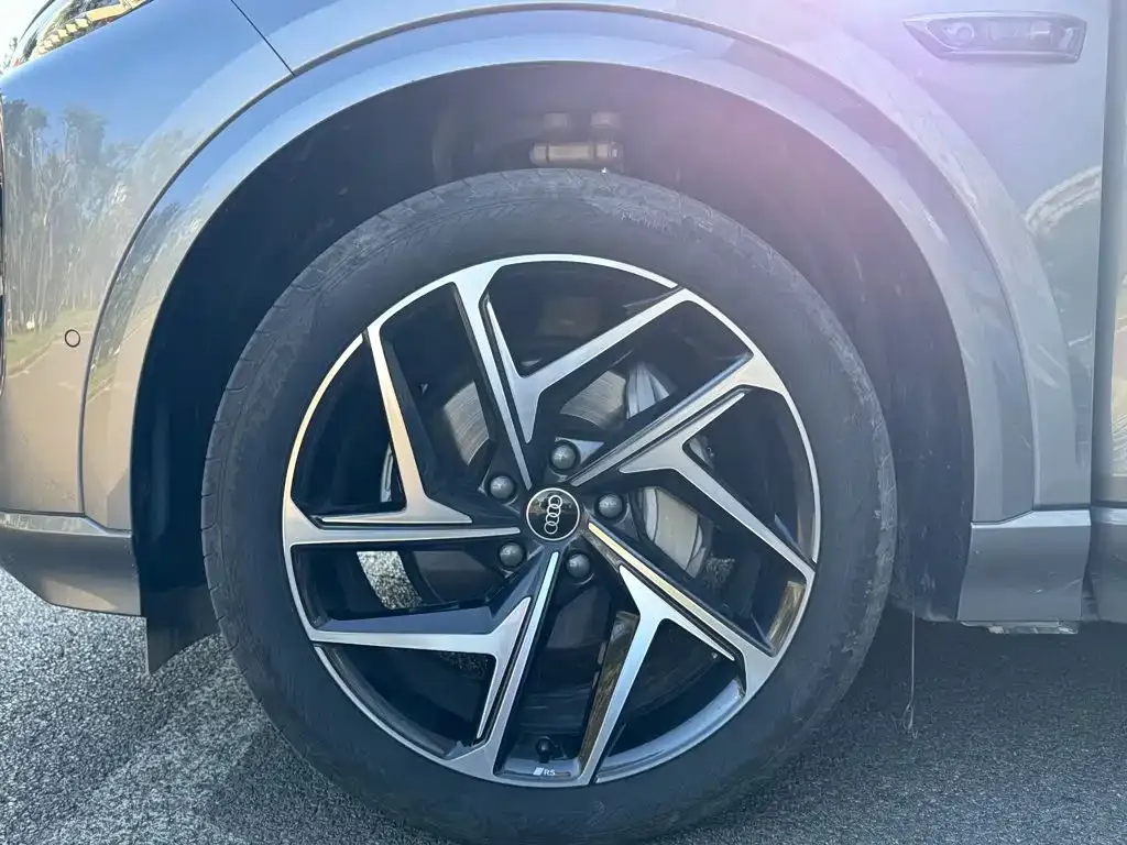 Audi Q6L e-tron — фото 8