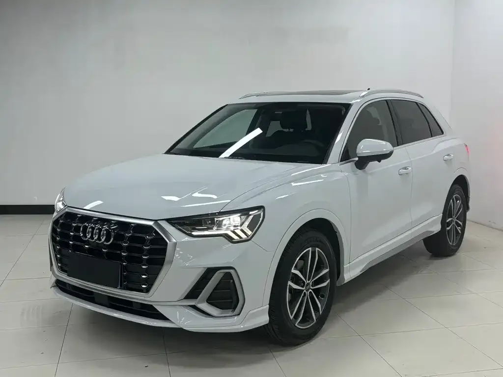 Audi Q3 — фото 1