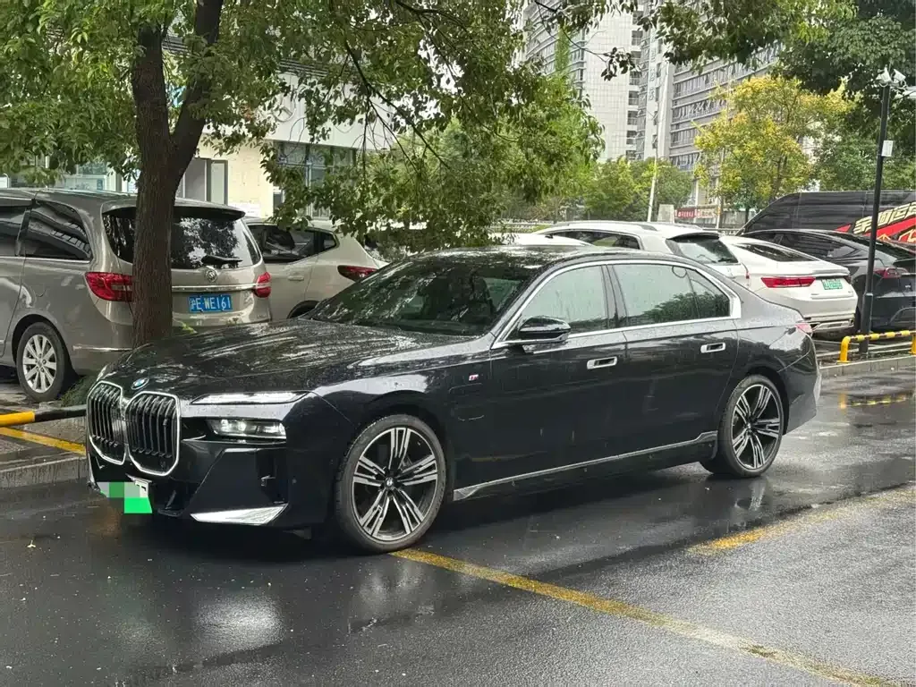 BMW i7 — фото 1