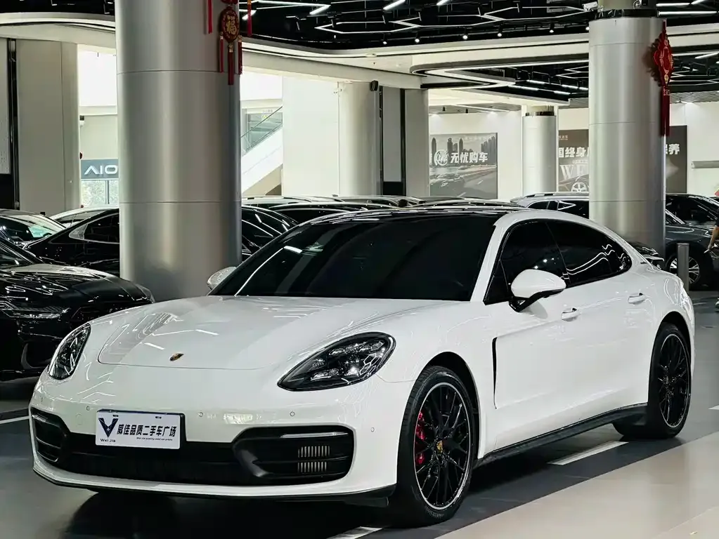 Porsche Panamera — фото 1