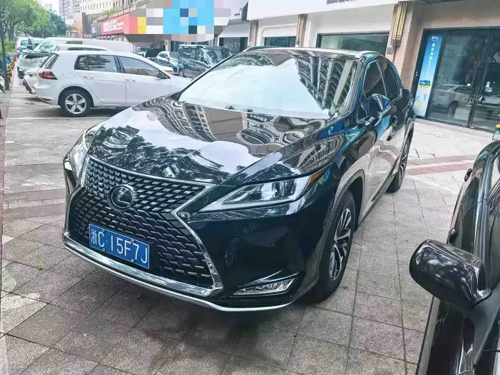 Lexus RX — фото 1