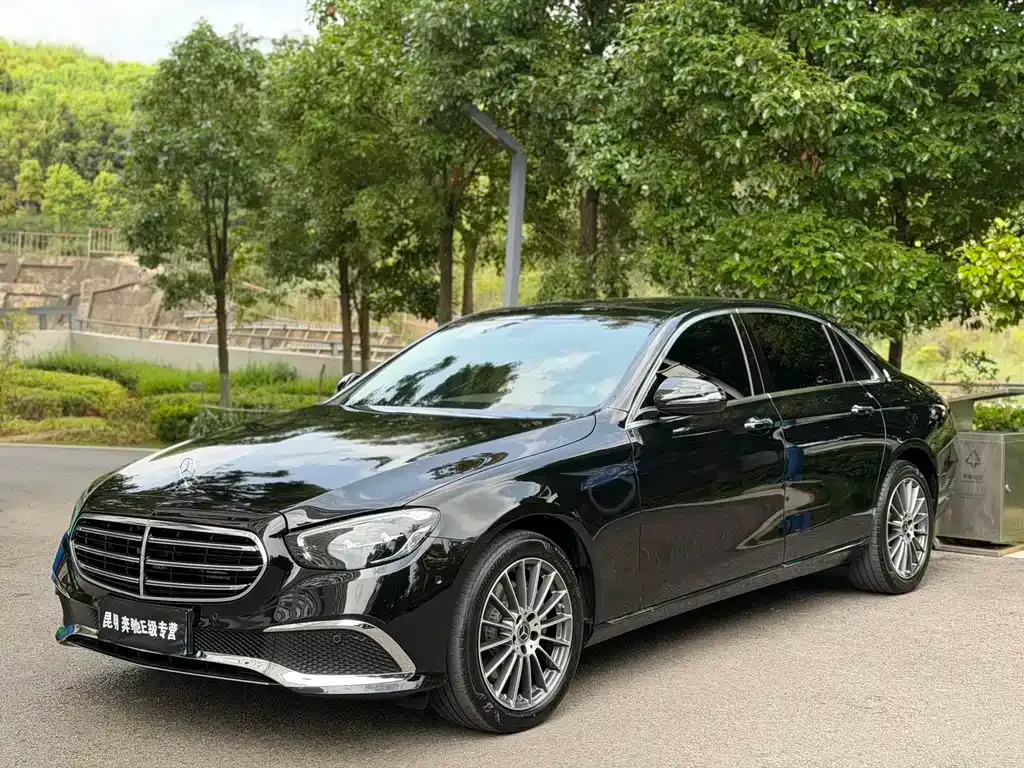 Mercedes-Benz E-Class — фото 1