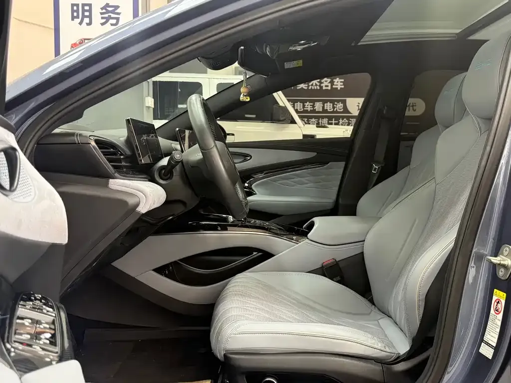BYD Seal — фото 10