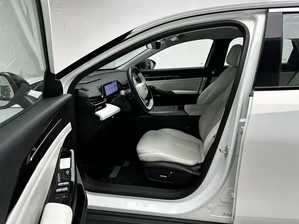 Geely Galaxy L6 — фото 9
