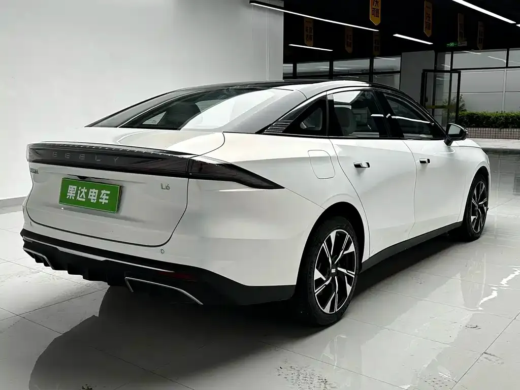 Geely Galaxy L6 — фото 4