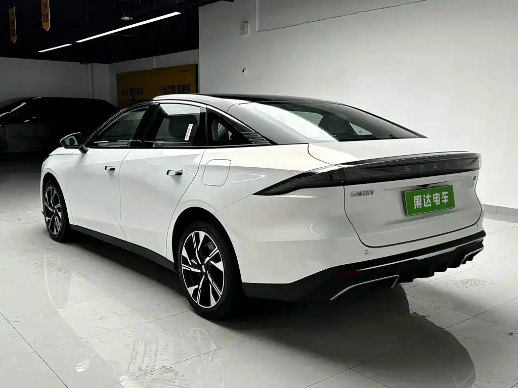 Geely Galaxy L6 — фото 3