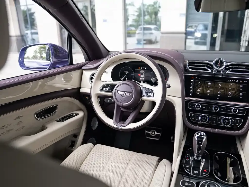 Bentley Bentayga — фото 10