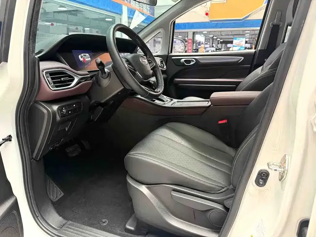 GAC Motor Trumpchi M6 — фото 3