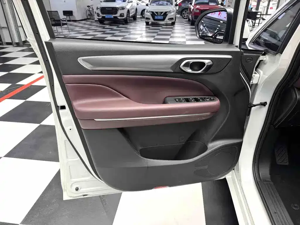 GAC Motor Trumpchi M6 — фото 2