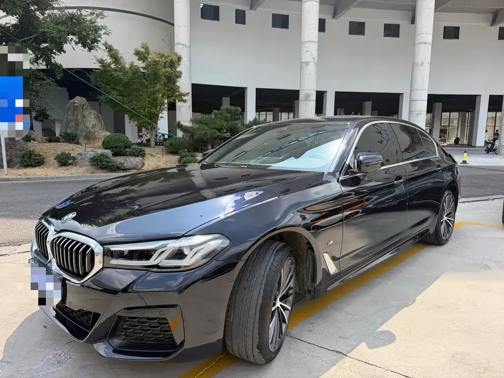 BMW 5 Series — фото 1
