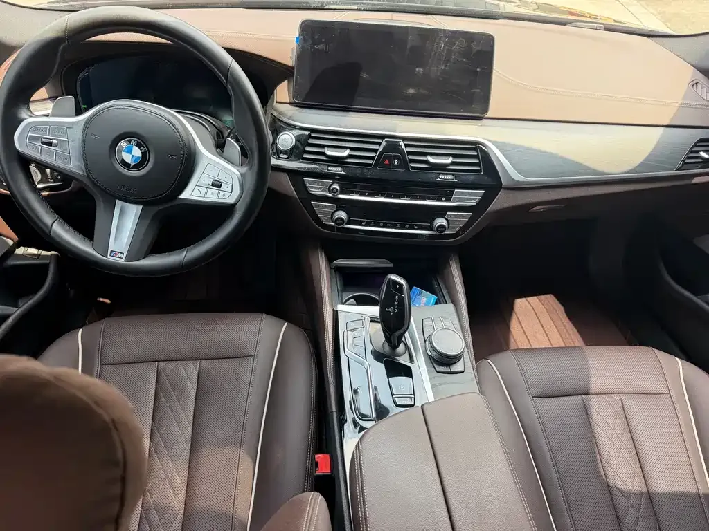 BMW 5 Series — фото 10