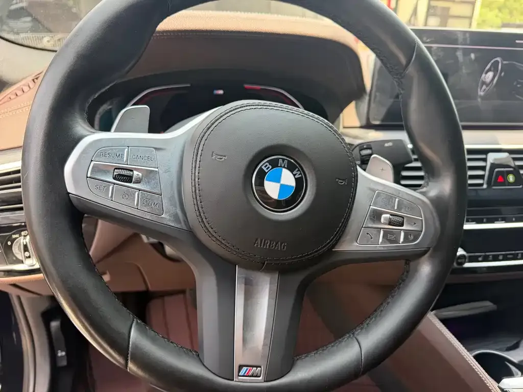 BMW 5 Series — фото 9