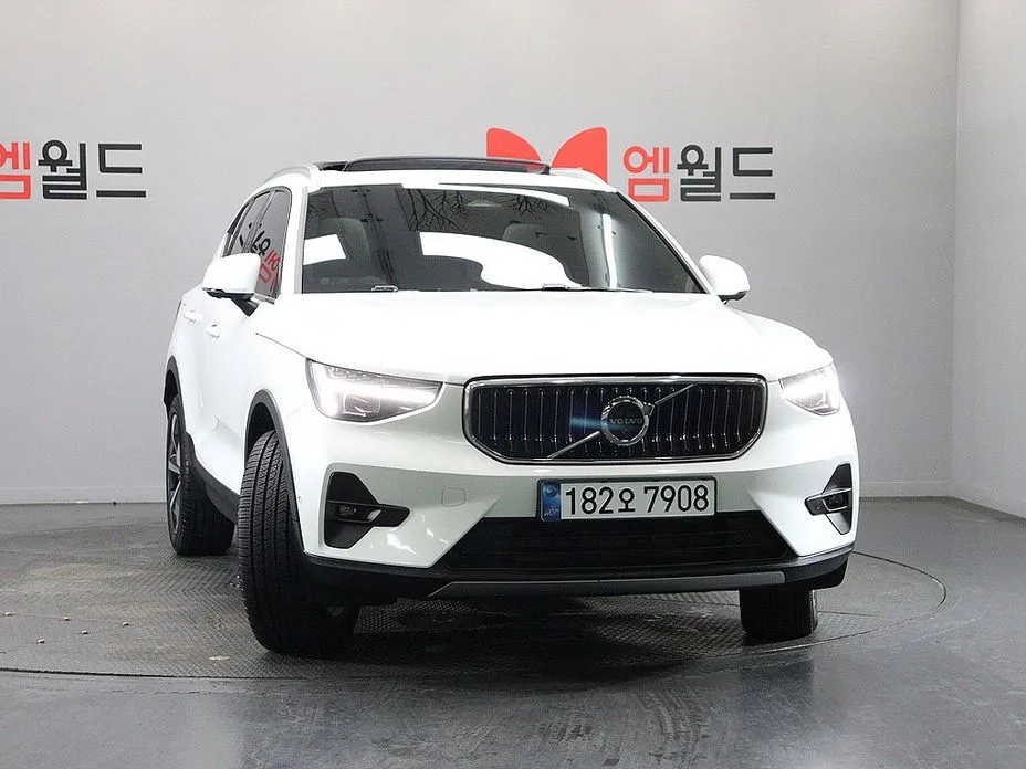 Volvo XC40 — фото 2