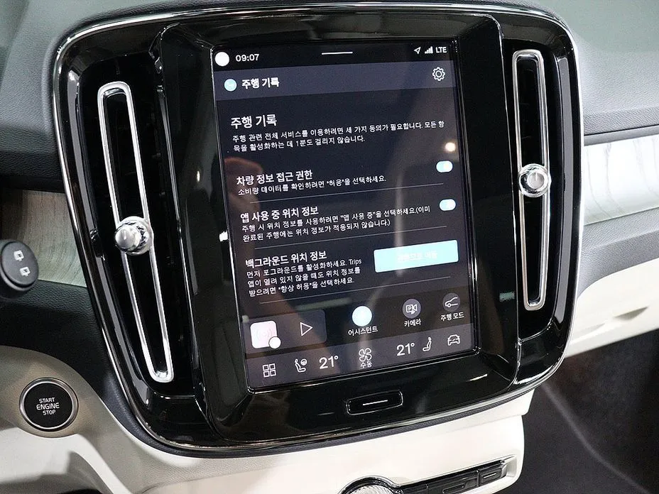 Volvo XC40 — фото 10