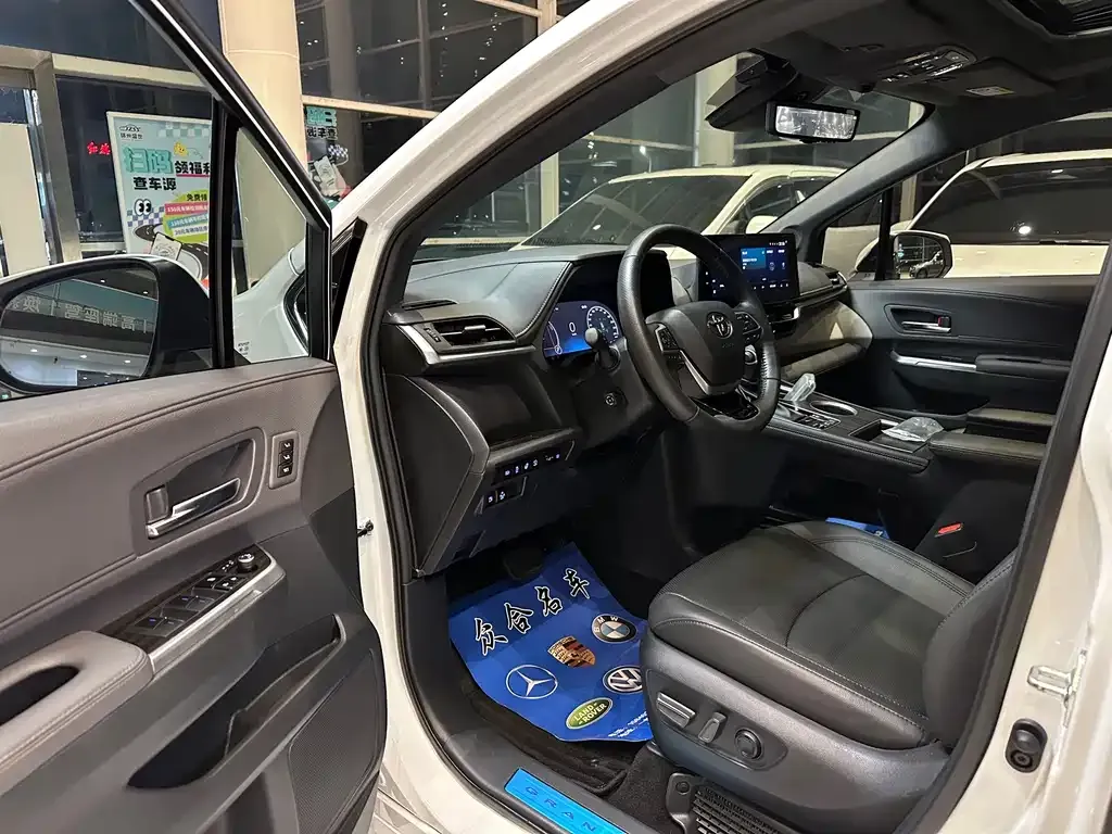 Toyota Granvia — фото 9