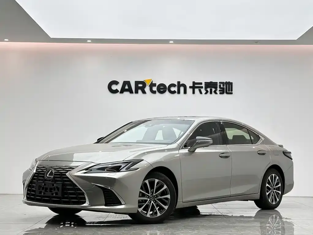 Lexus ES — фото 1