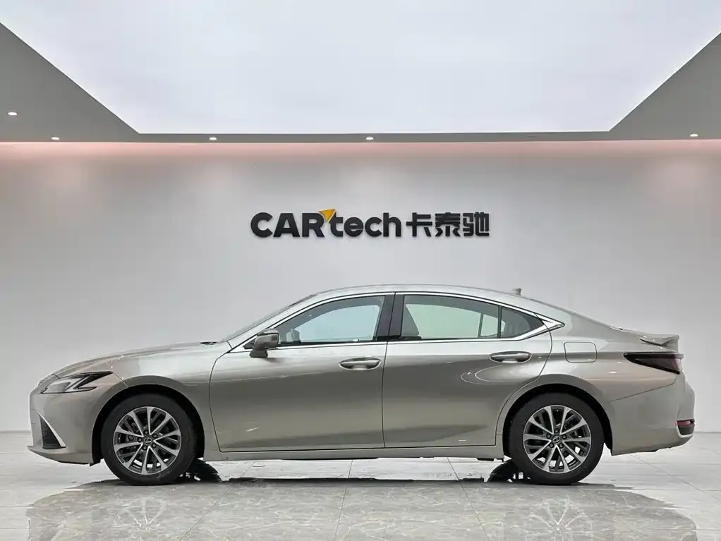 Lexus ES — фото 8