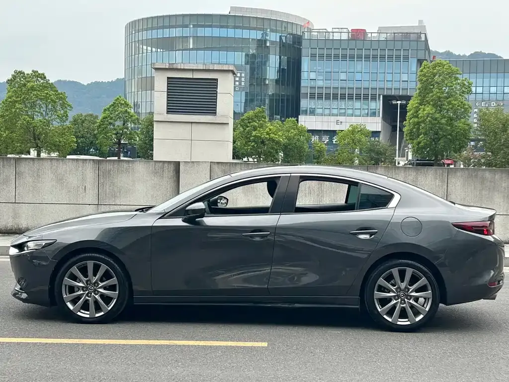 Mazda 3 Axela — фото 3