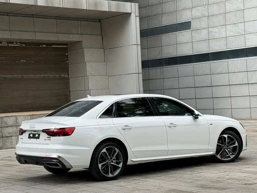 Audi A4L — фото 2