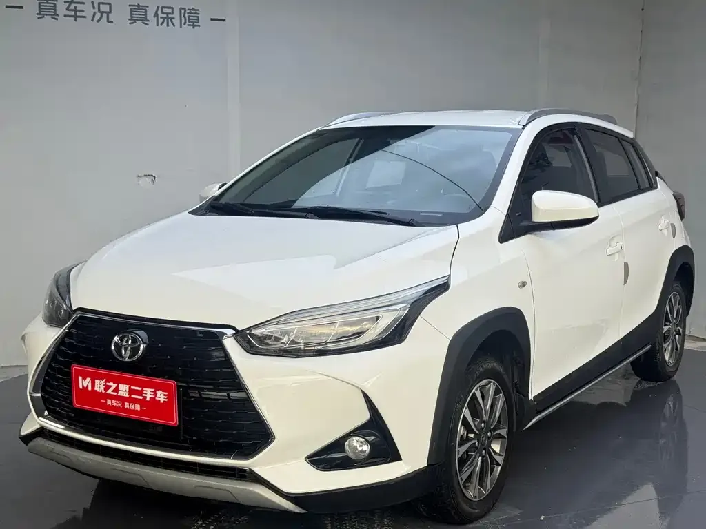 Toyota Yaris L — фото 1