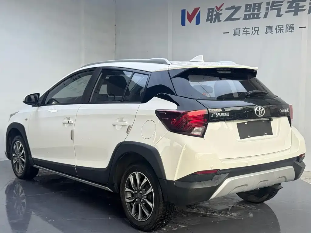 Toyota Yaris L — фото 3