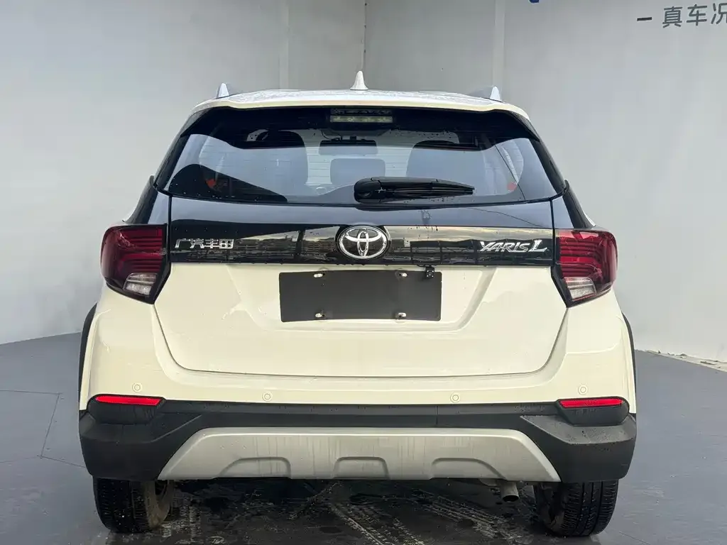 Toyota Yaris L — фото 9