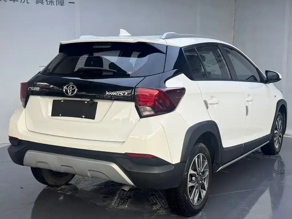 Toyota Yaris L — фото 4