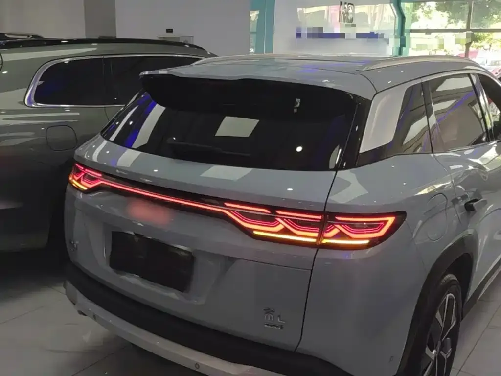 BYD L DM-i — фото 2