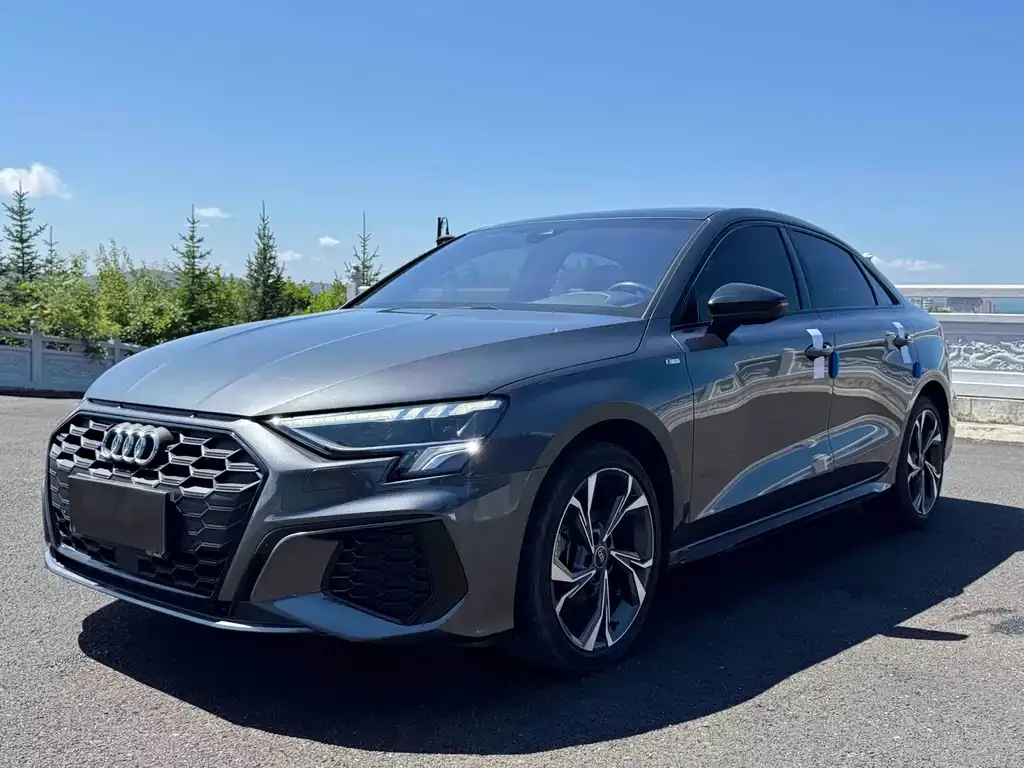 Audi A3 — фото 1