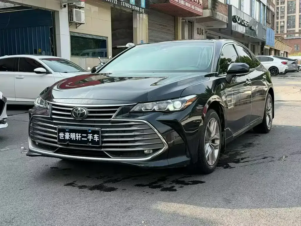 Toyota Avalon — фото 1