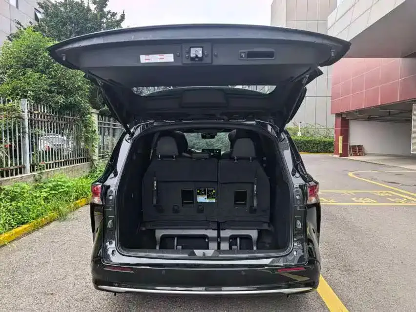 Toyota Sienna — фото 5