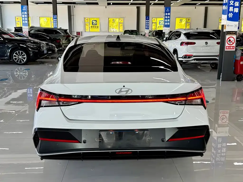 Hyundai Elantra — фото 4