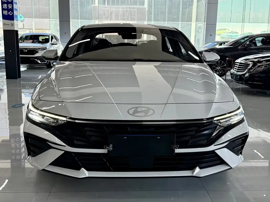 Hyundai Elantra — фото 3