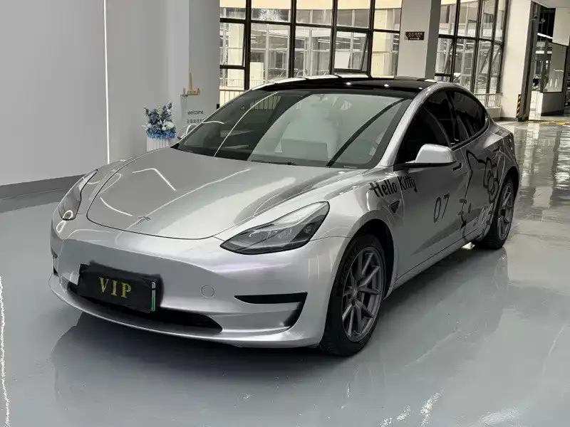 Tesla Model 3 — фото 1
