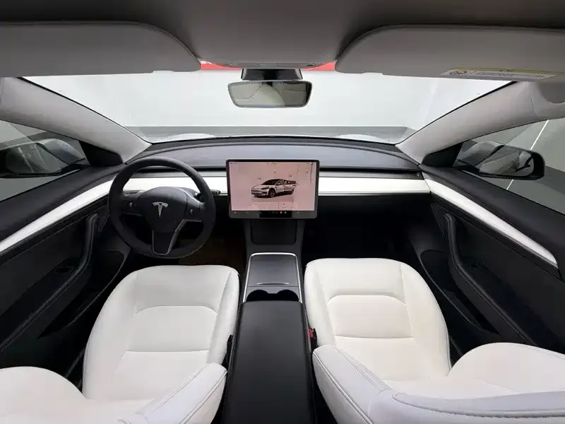 Tesla Model 3 — фото 4
