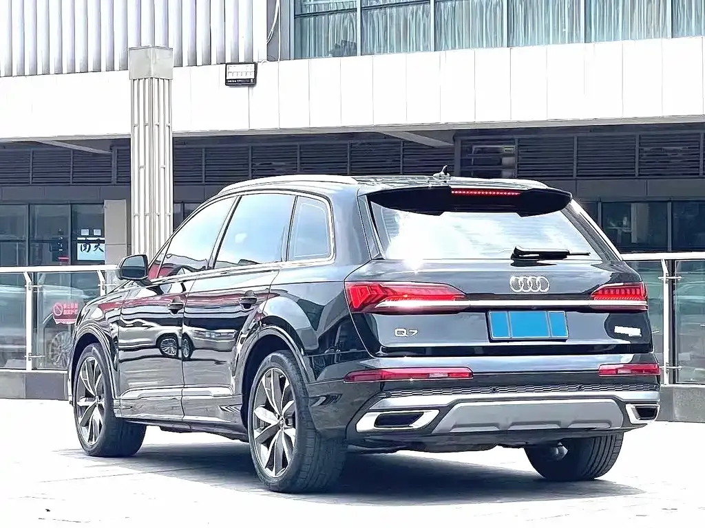 Audi Q7 — фото 6