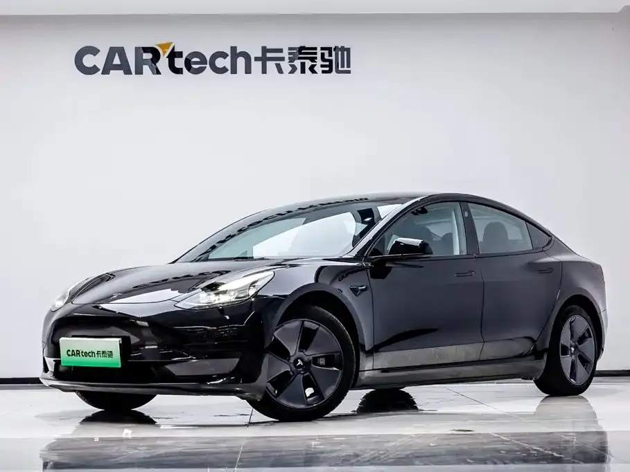 Tesla Model 3 — фото 1