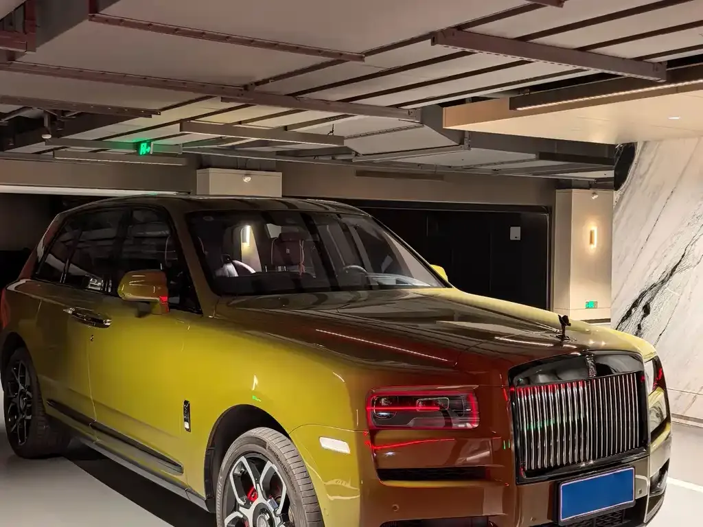 Rolls-Royce Cullinan — фото 1