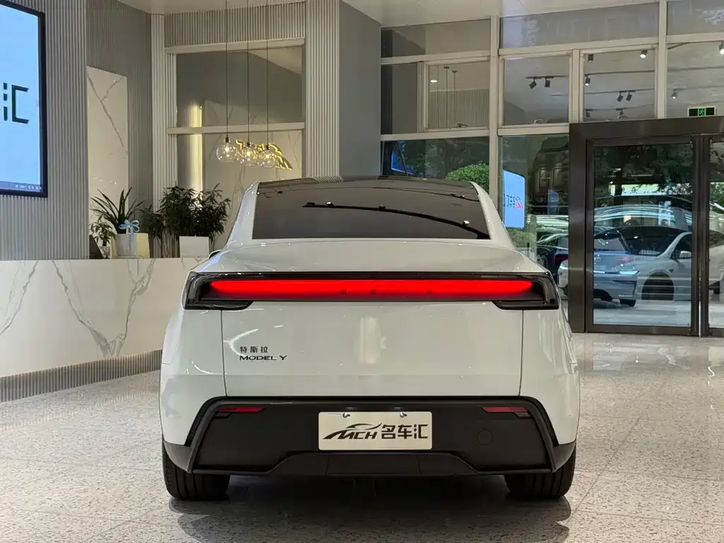 Tesla Model Y — фото 7