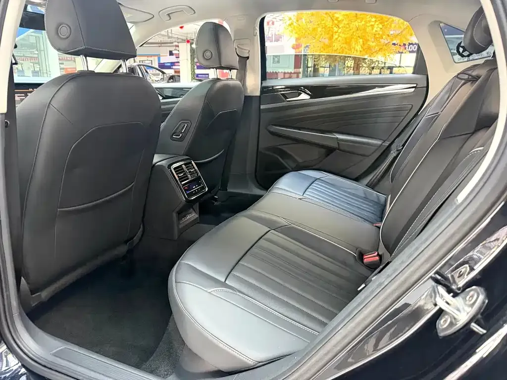 Volkswagen Passat — фото 10