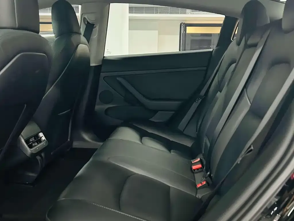 Tesla Model 3 — фото 6