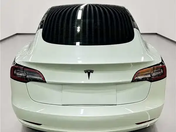 Tesla Model 3 — фото 3