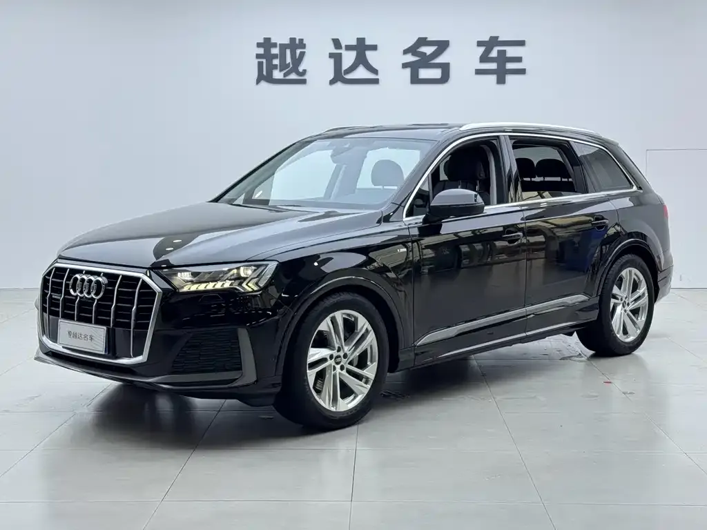 Audi Q7 — фото 1