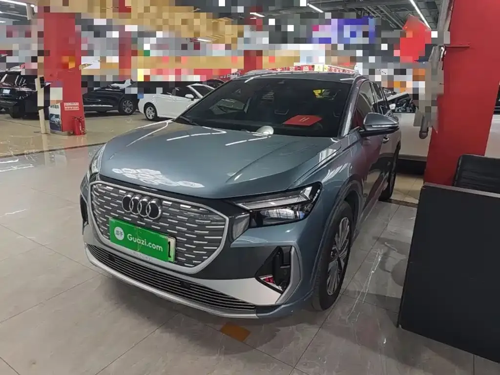 Audi Q4 e-tron — фото 1