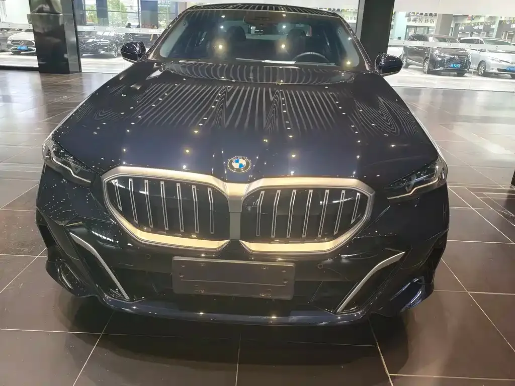 BMW 5 Series — фото 10