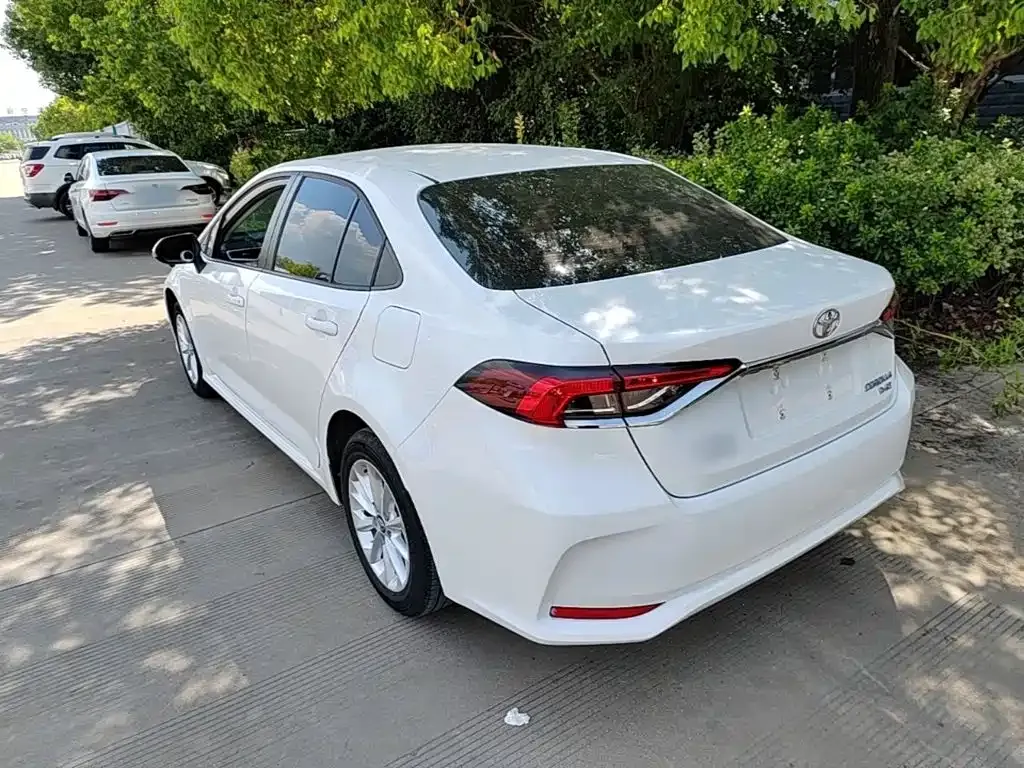 Toyota Corolla — фото 10